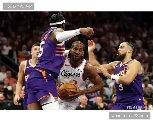 伦纳德单核带队：哈登缺阵情况下率快船大胜太阳，回应落选争议